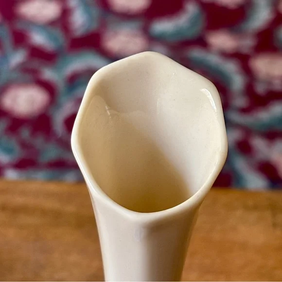 Vintage Dorothy Okumoto Signed Porcelain Bud Vase RARE Hand Painted Flowers - Picture 6 of 8